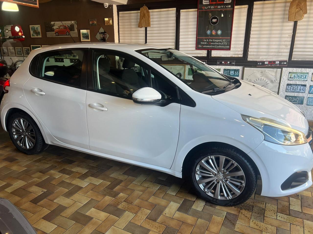Peugeot 208 1.6 HDi 75 CV 10/2015