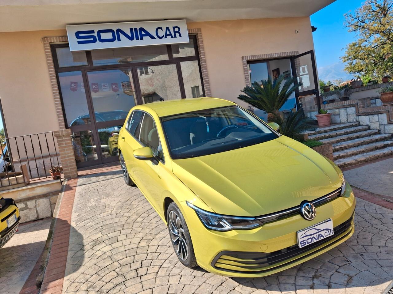 Volkswagen Golf 1.0 TSI EVO Life adatta anche neopatentati