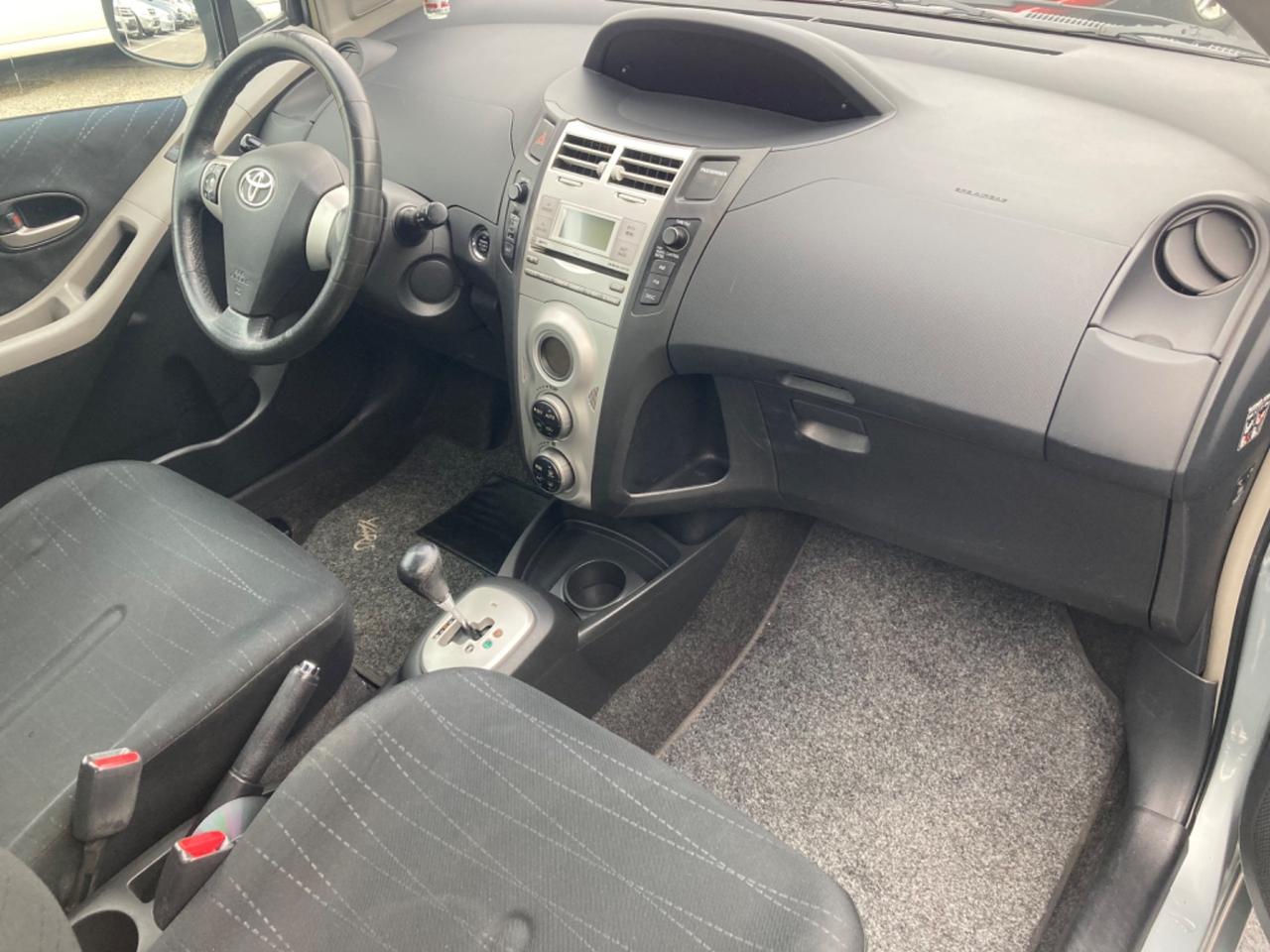 TOYOTA YARIS CAMBIO AUTOMATICO (DA VETRINA)