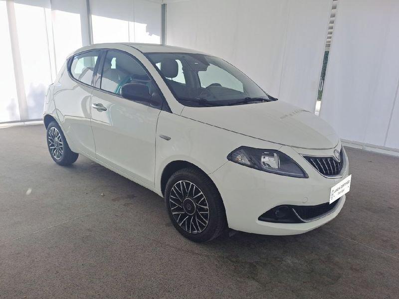 Lancia Ypsilon 1.0 FireFly 70cv Hybrid Platino