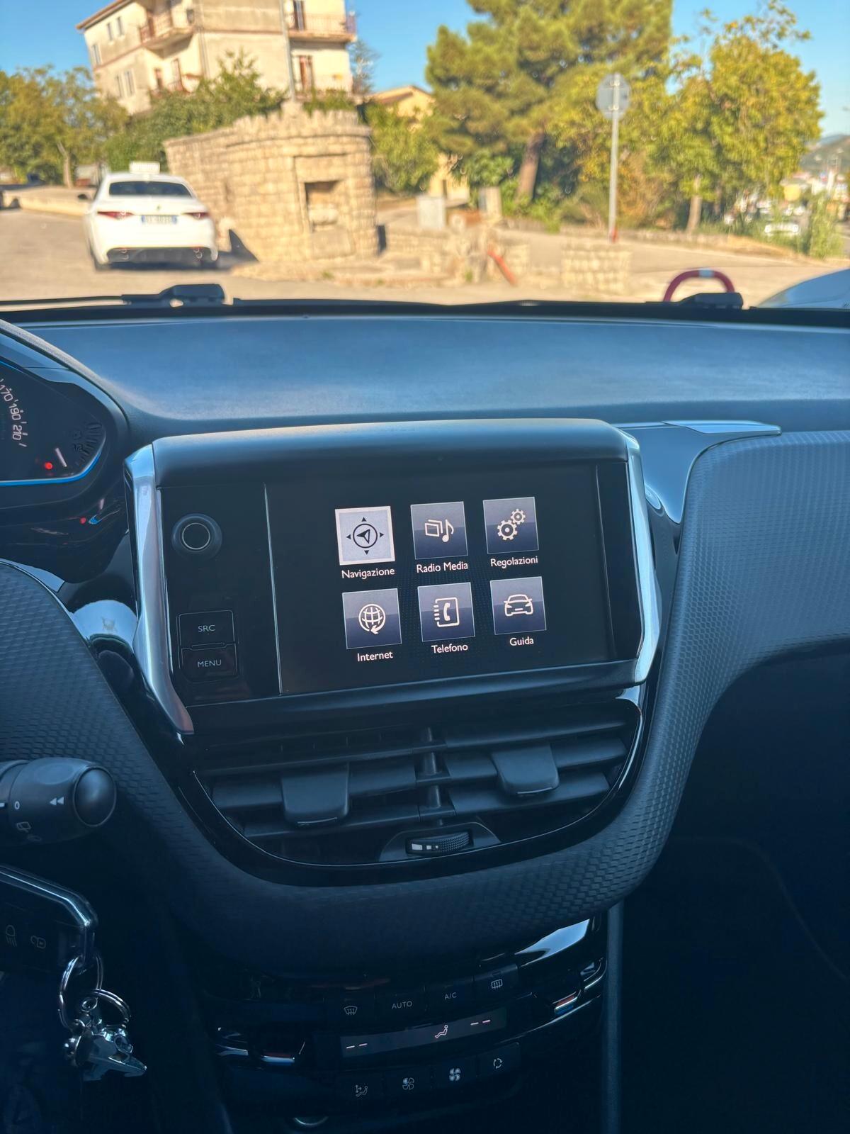 Peugeot 2008 BlueHDi 120 S&S Allure