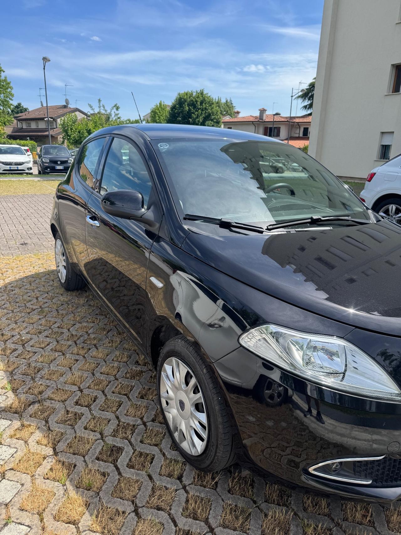 Lancia Ypsilon 1.2 69 CV 5 porte Gold