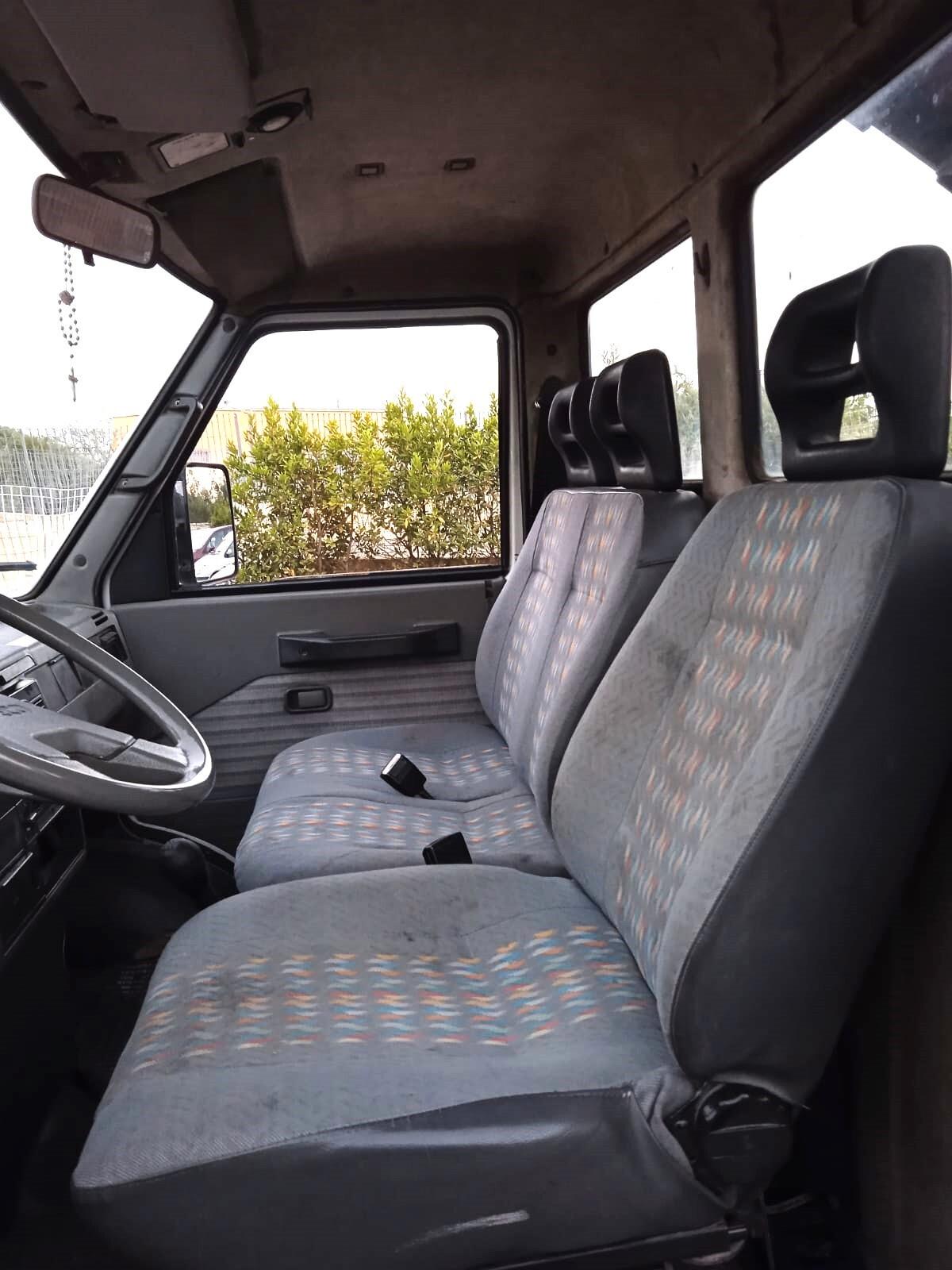 Iveco Daily 35.8 2.5 Diesel PL Cab. Classic