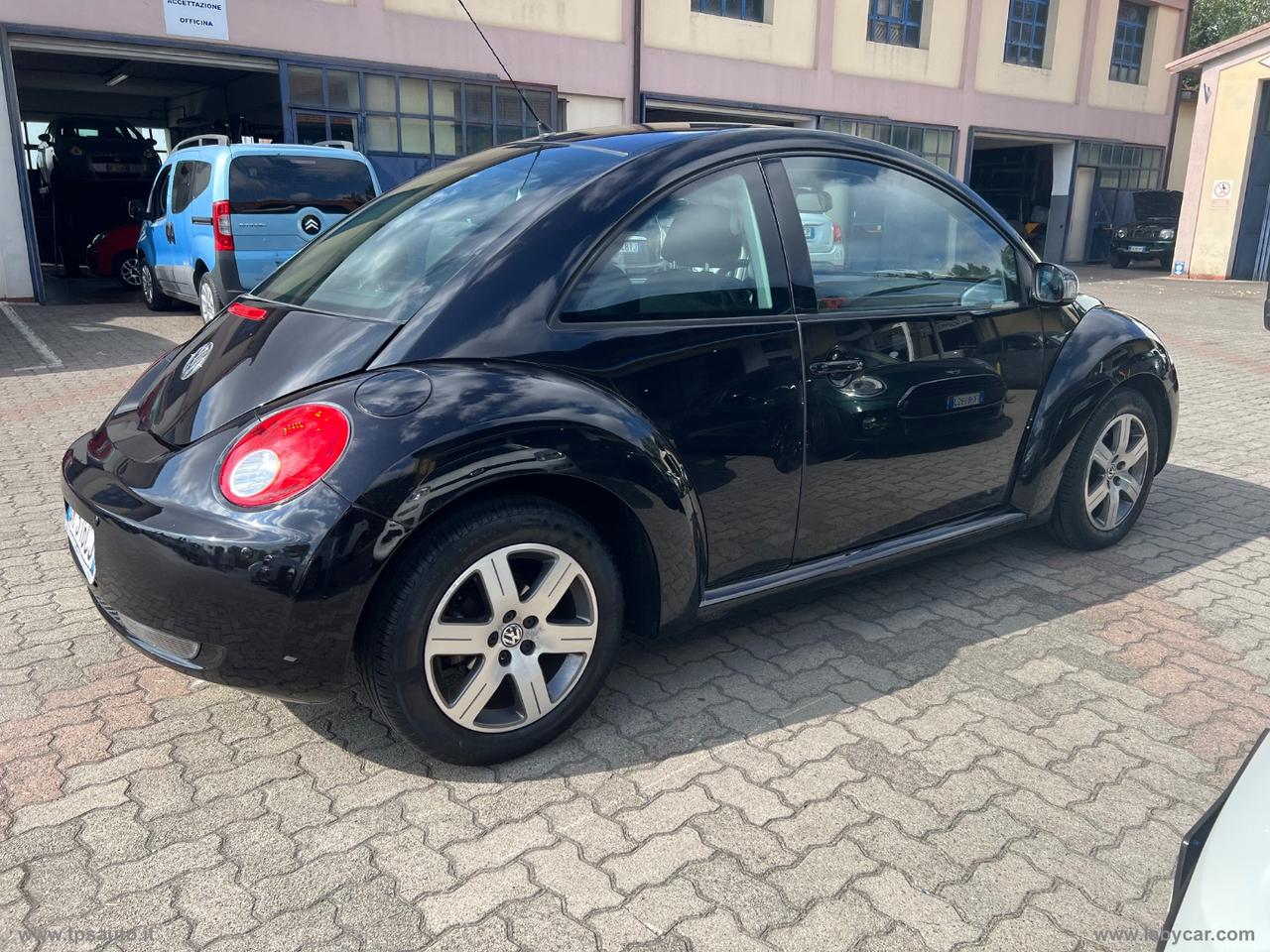 VOLKSWAGEN New Beetle 1.6