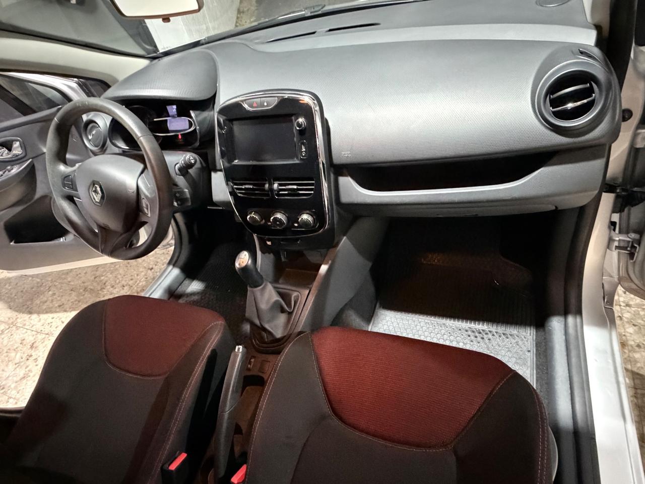 Renault Clio 1.2 75CV 5 porte Neopatentati