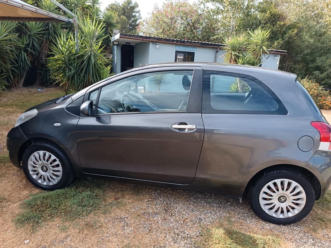 Toyota Yaris 1.0 3 porte Sol