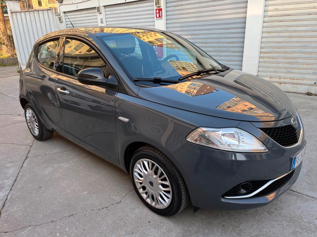 Lancia Ypsilon 1.2 69 CV 5 porte Platinum