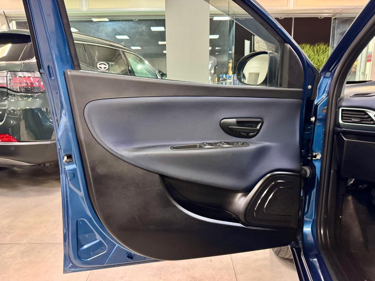 Lancia Ypsilon 1.0 FireFly S&S Hybrid 2023