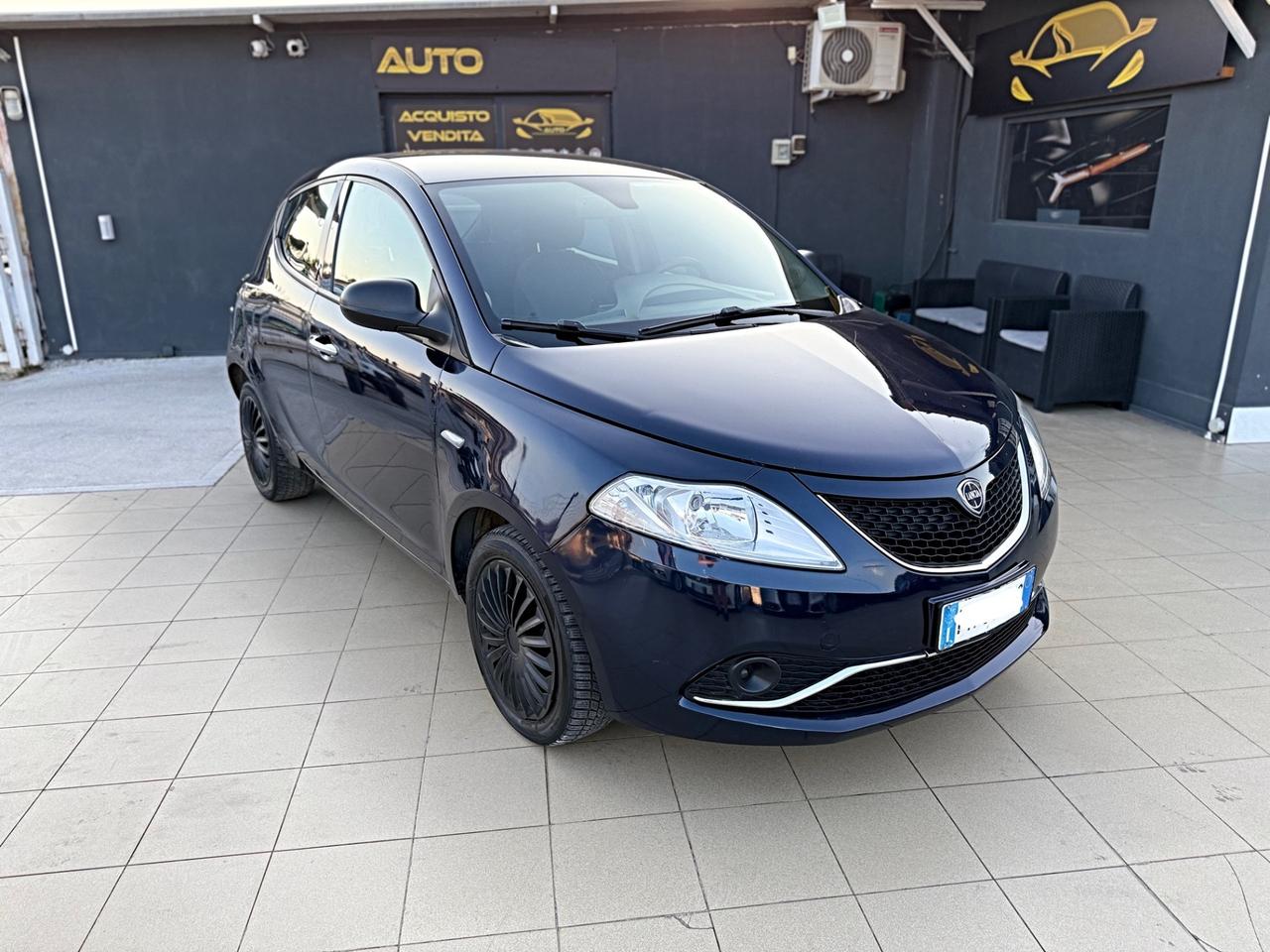 Lancia Ypsilon 1.2 69 CV 5 porte Platinum Garanzia 12 Mesi