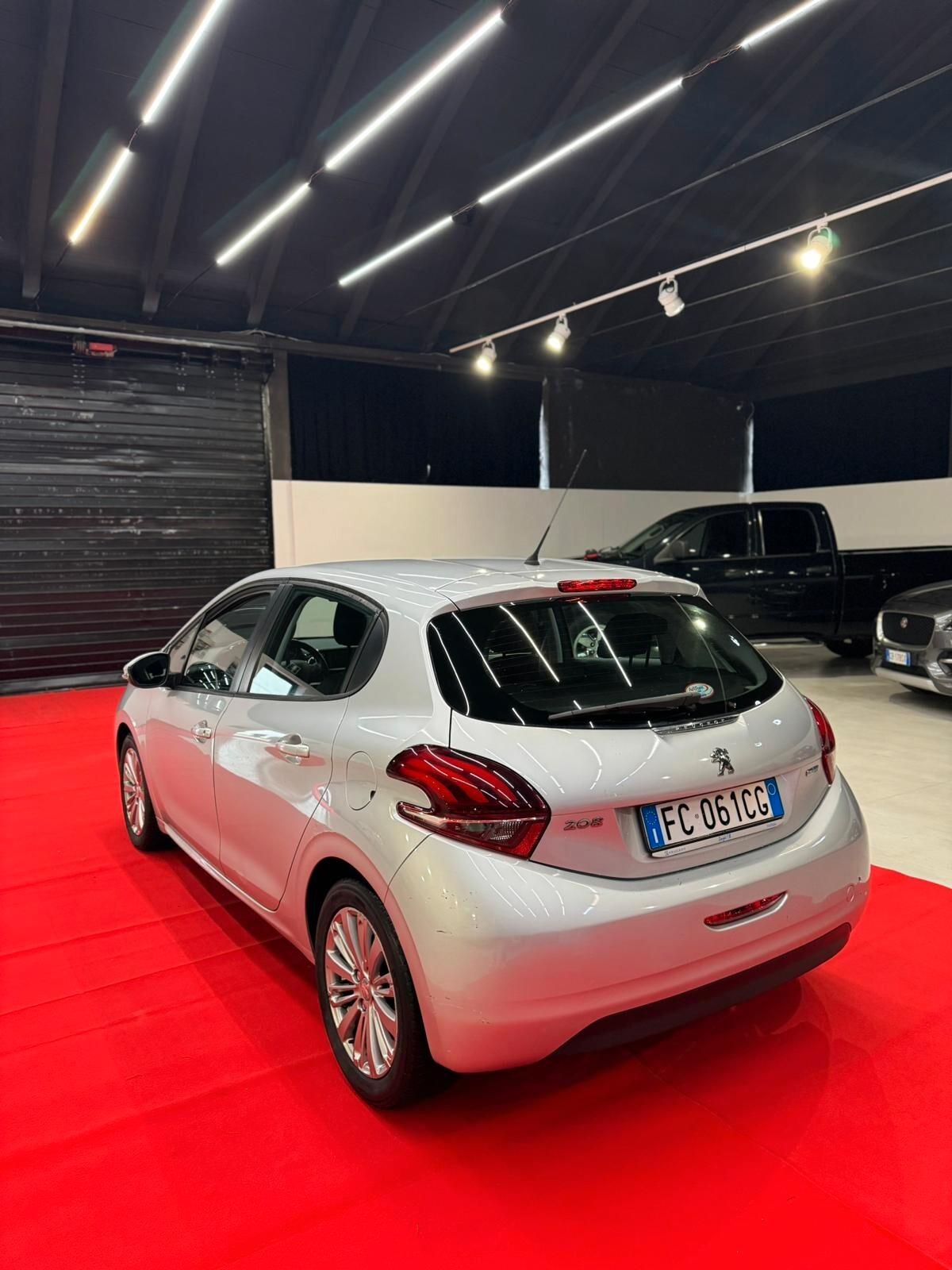 PEUGEOT 208 NEOPATENTATI