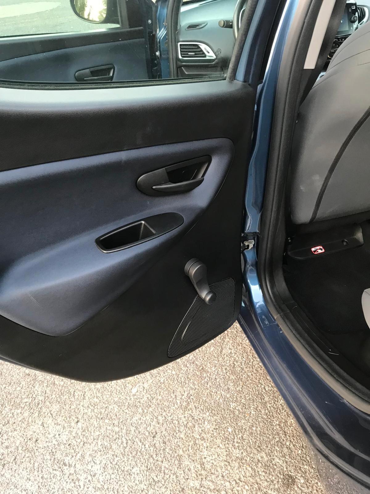 Lancia Ypsilon 1.0 FireFly 5 porte S&S Hybrid Gold