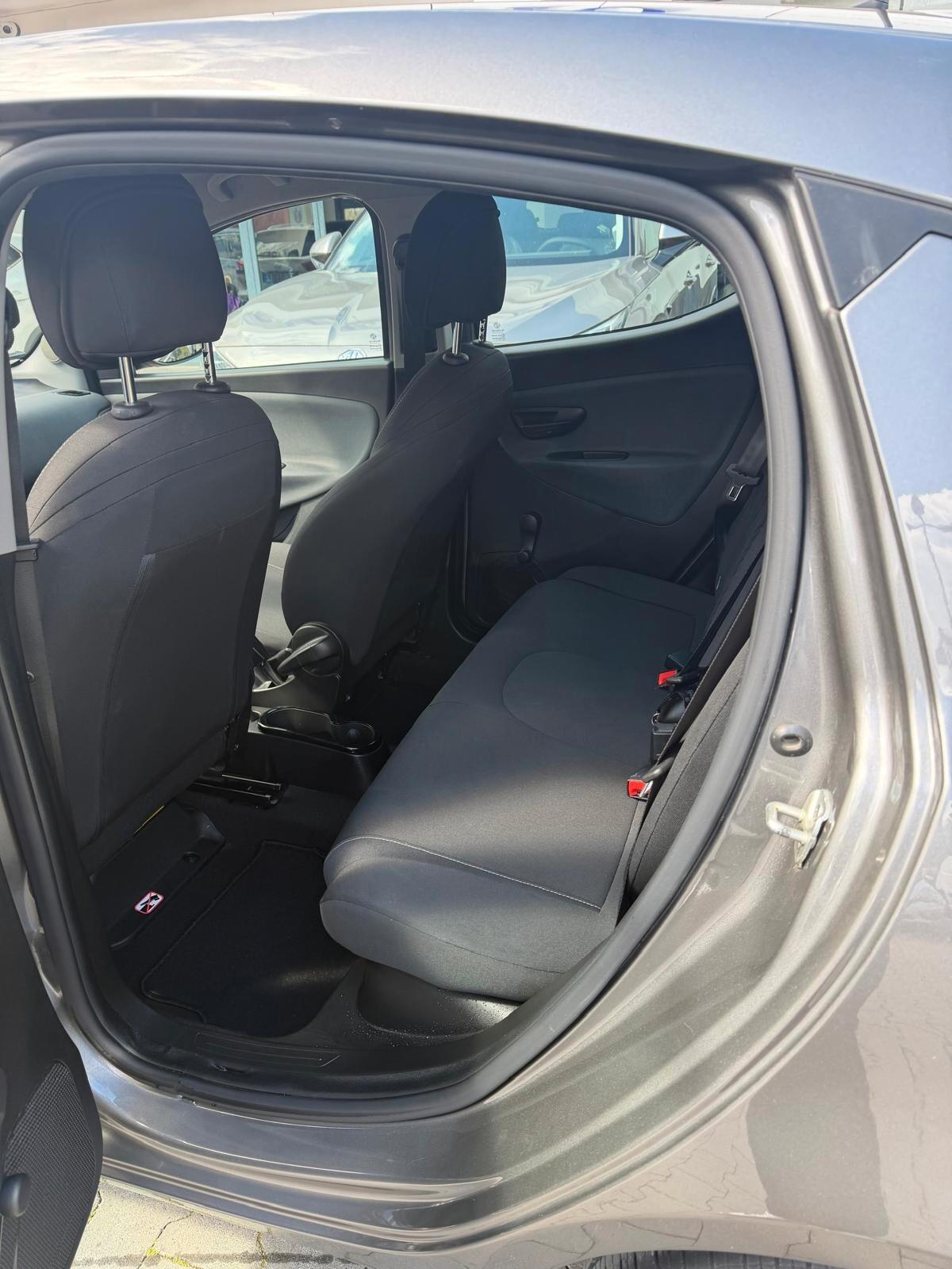 Lancia Ypsilon 1.0 FireFly 5 porte S&S Hybrid Gold