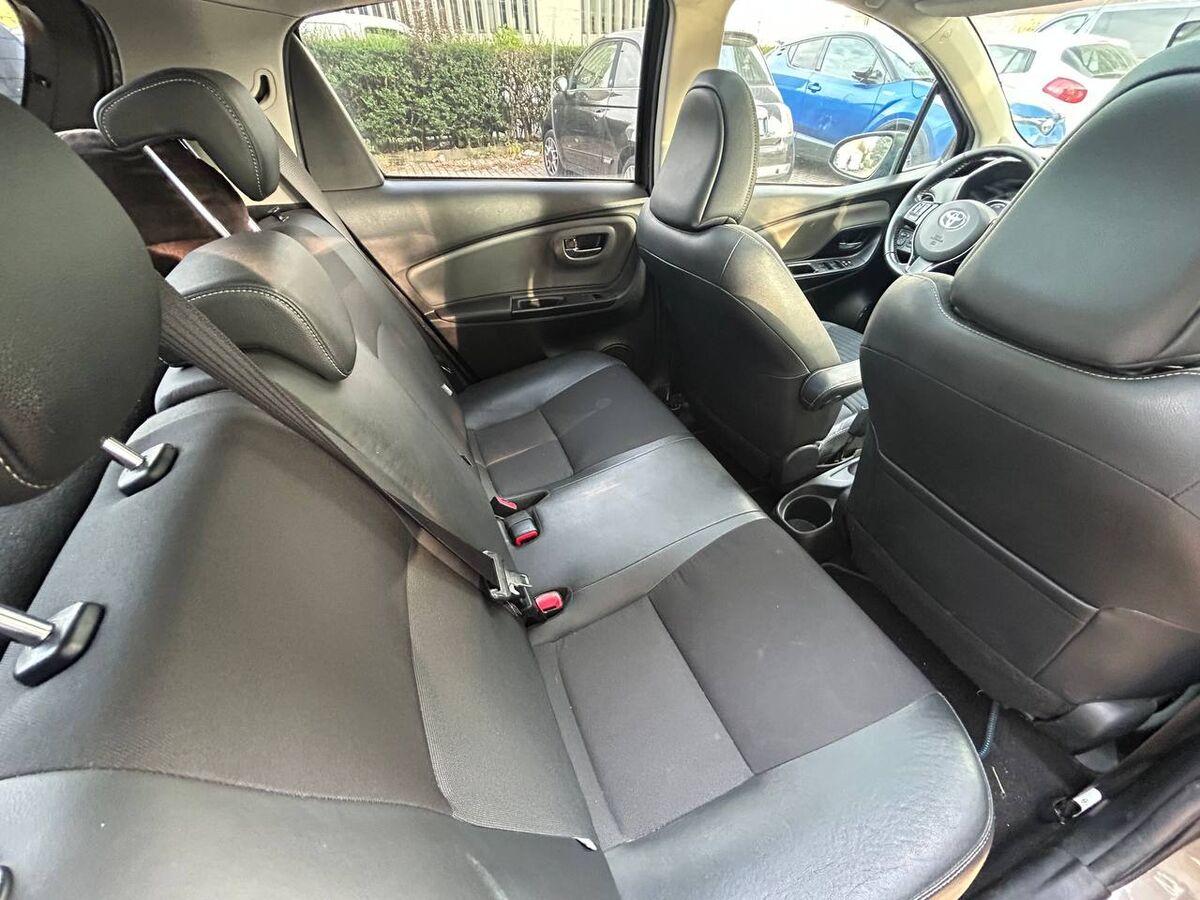 Toyota Yaris 1.5h Trend Red Edition 5p