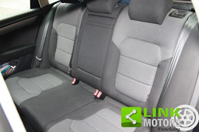 VOLKSWAGEN Passat Var. 2.0 TDI Highline Blue M.Tech.