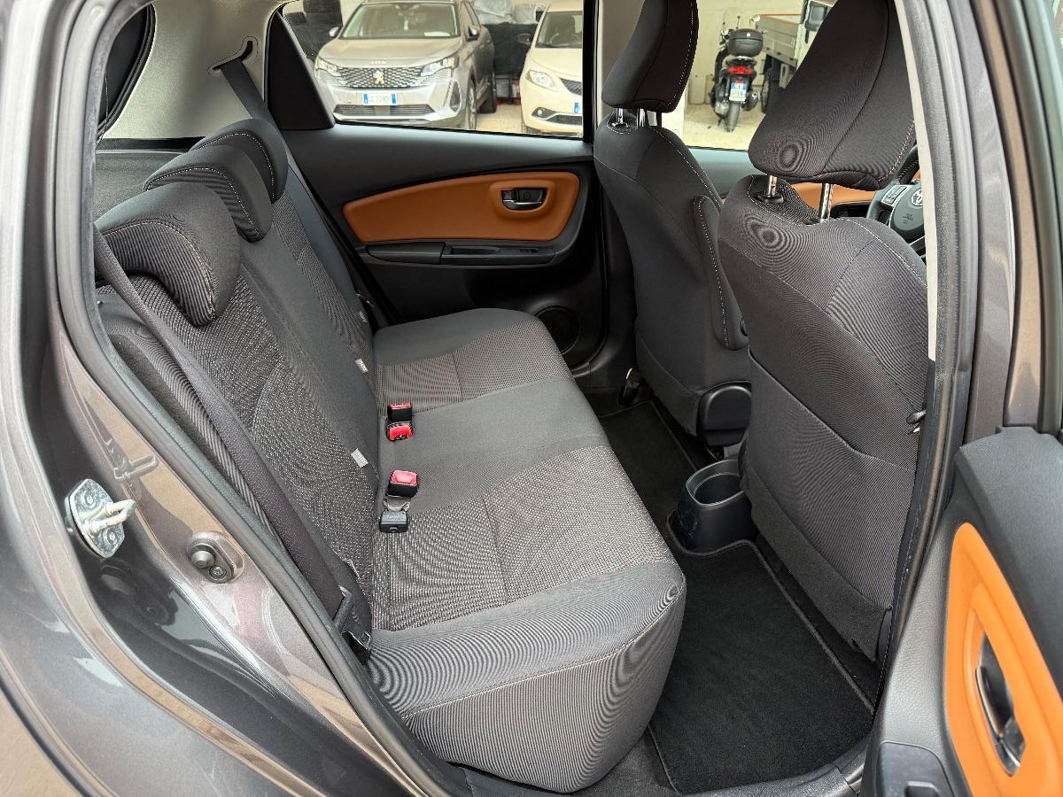 TOYOTA - Yaris - 1.4 D-4D 5p. Lounge MY 16 ; Adatta ai Neopatentati