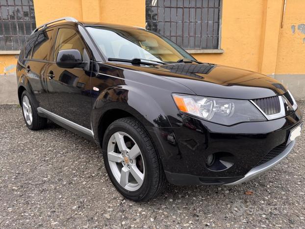 MITSUBISHI Outlander 7 posti 2.0 DI-D Intense DP