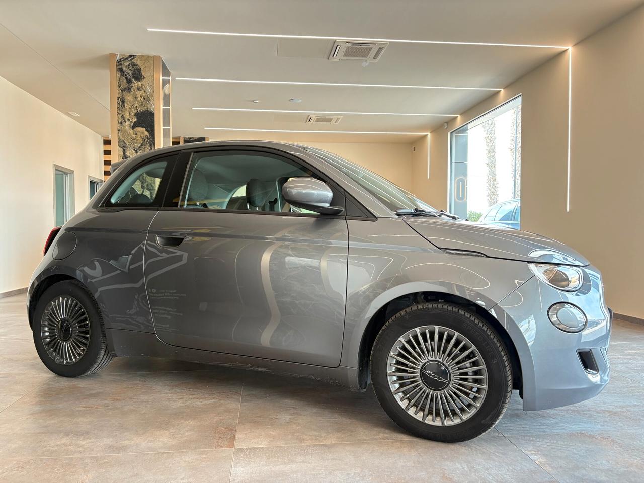 Fiat 500 500e Berlina 42 kWh La Prima