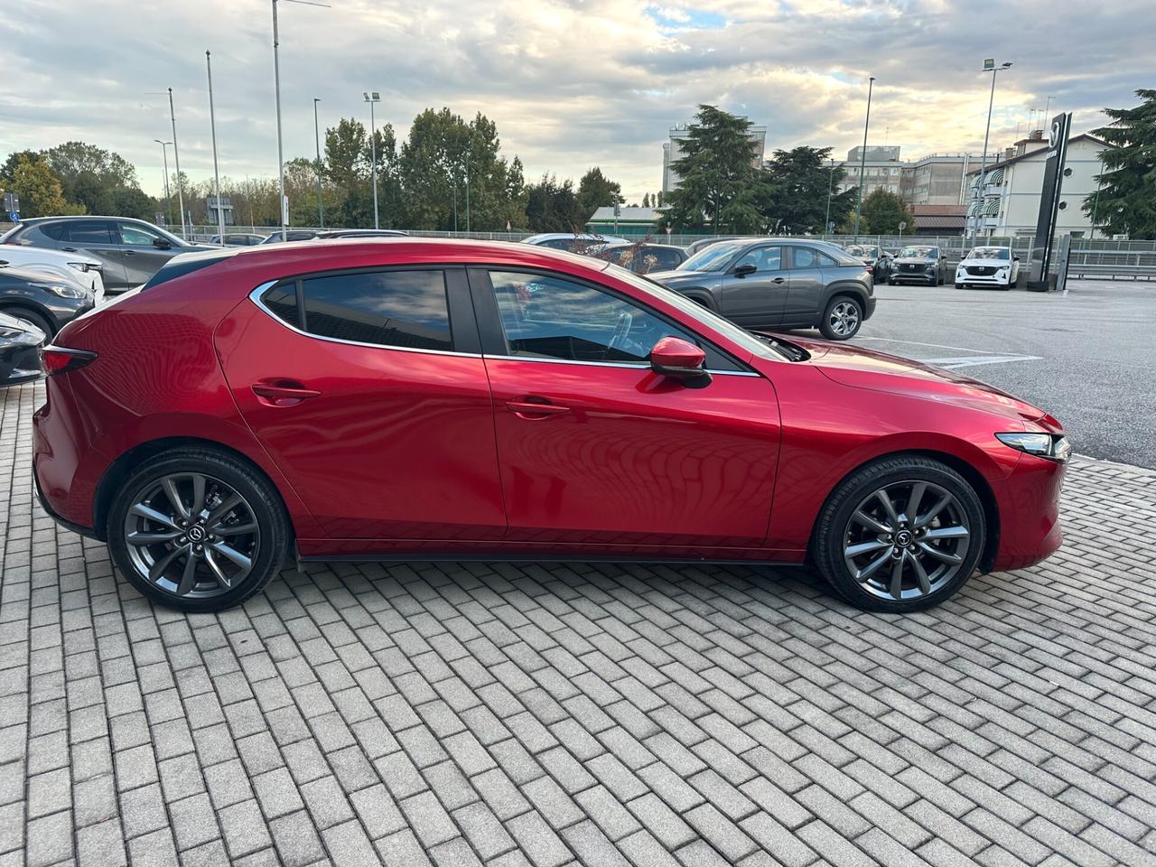 Mazda 3 Mazda3 2.0L e-Skyactiv-G M Hybrid Executive
