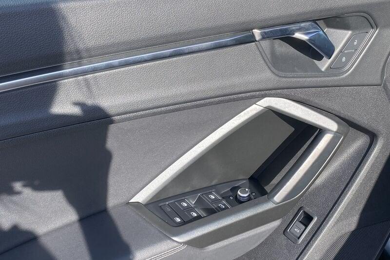 Audi Q3 SPB S line interno ed esterno 2.0 TDI 150CV S-Tronic 35