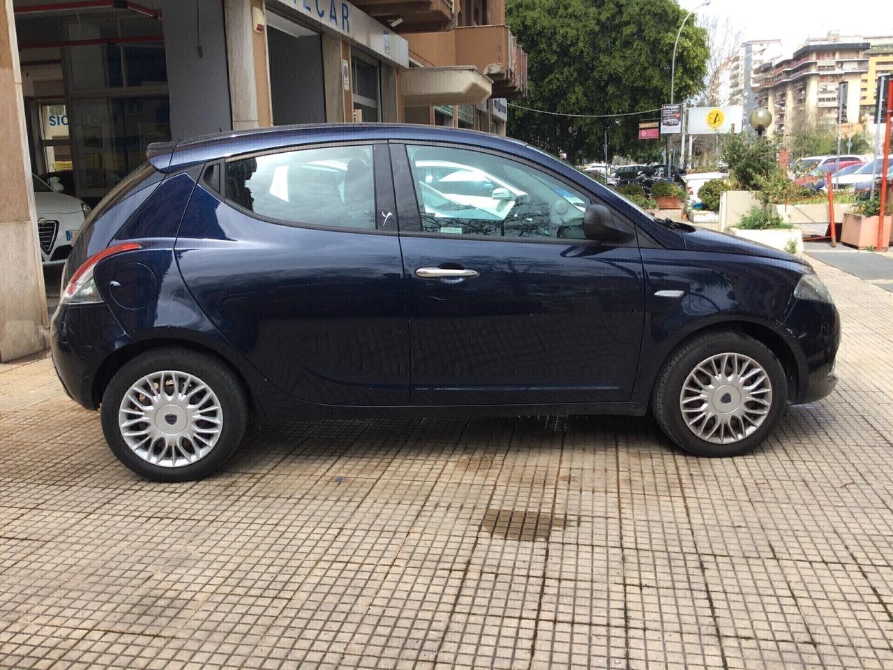 Lancia Ypsilon 1.2 69 CV 5 porte Silver
