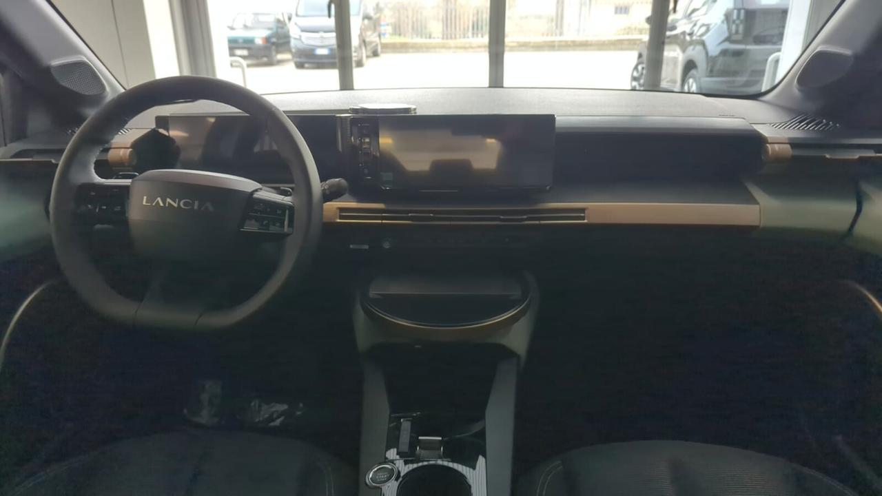 Lancia Ypsilon Hybrid e-DCT