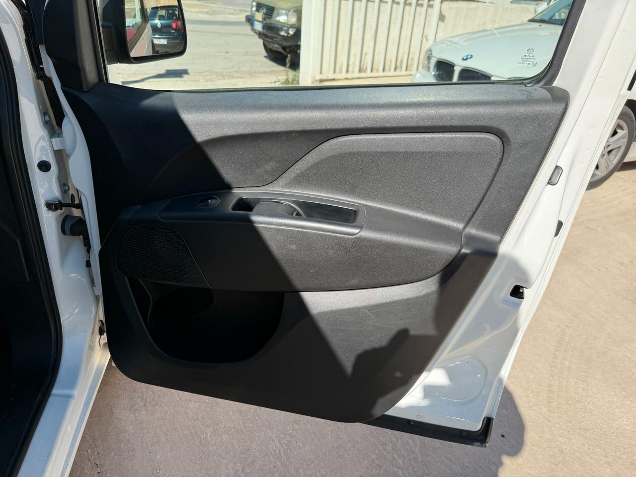 FIAT DOBLO 1.6 MJT 105CV COMBI N1 - 2022