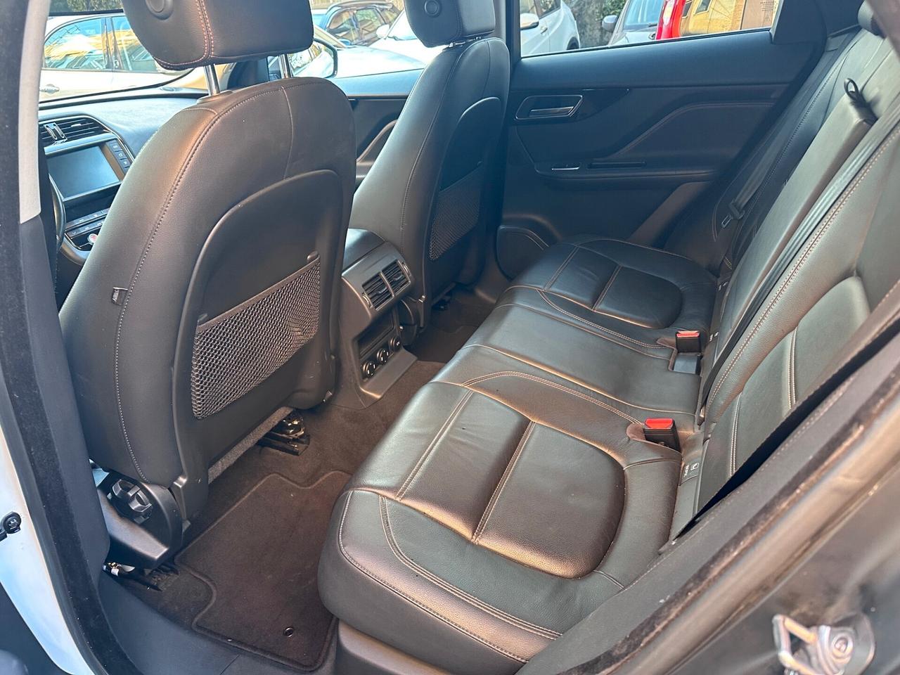 Jaguar F-Pace 2.0 D 180 CV AWD Pure