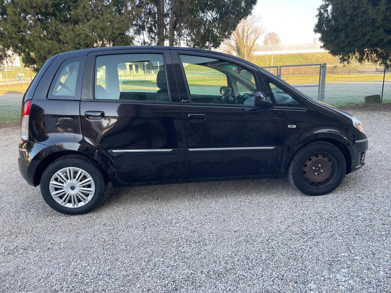 Lancia MUSA 1.4 benzina anno 2011 km 140. Mila