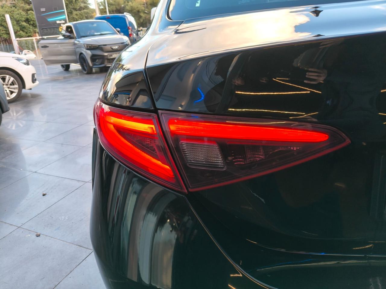 Alfa Romeo Giulia 2.0 Turbo 280 CV AT8 AWD Q4 Veloce