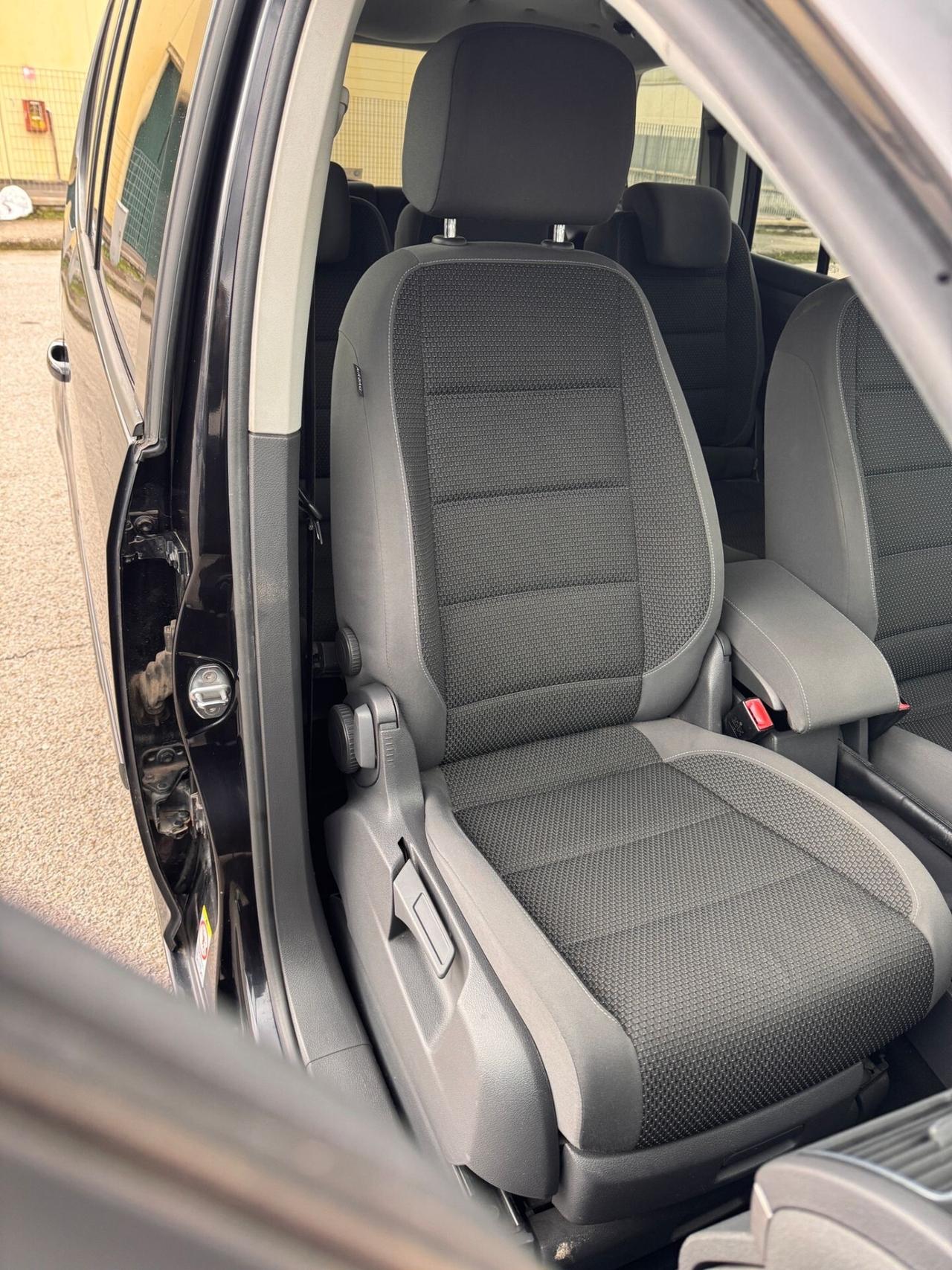 Volkswagen Touran Business 1.4 Highline EcoFuel 7 posti