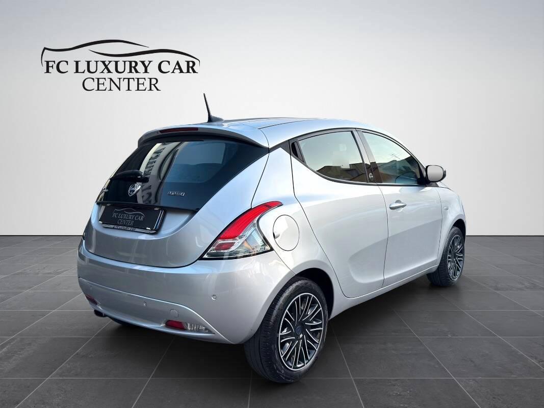 Lancia Ypsilon III 1.0 firefly hybrid Silver s&s 70cv