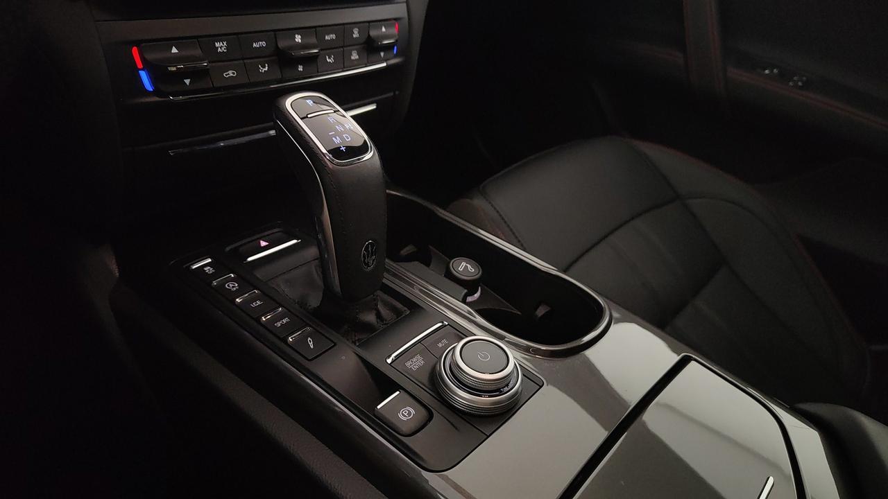 MASERATI Ghibli 3.0 V6 Modena 430cv awd auto