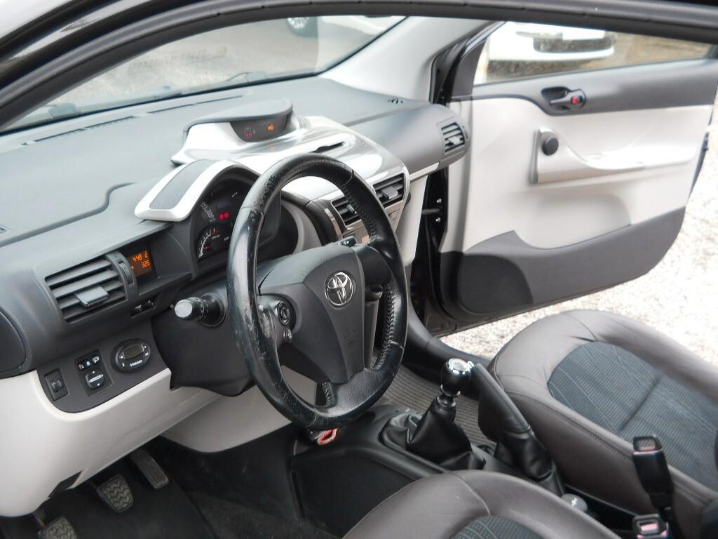 Toyota iQ 1.4 DIESEL 66 KW 90 CV 6 MARCE OK NEO PATENTATI