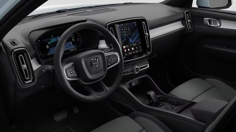 VOLVO XC40 CORE B3 AUTO PREZZO PROMO FINO AL 31/12/2025