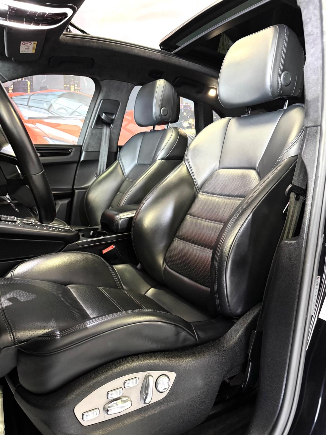 PORSCHE MACAN TURBO 441CV WRAP GRIGIO TETTO OK PERMUTE GARANZIA 2 ANNI