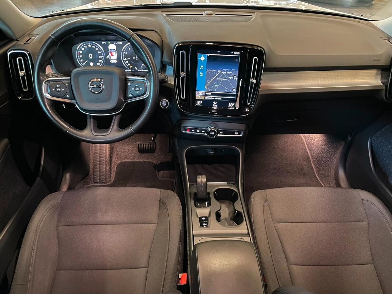 Volvo XC40 T2 Geartronic Momentum Core N1