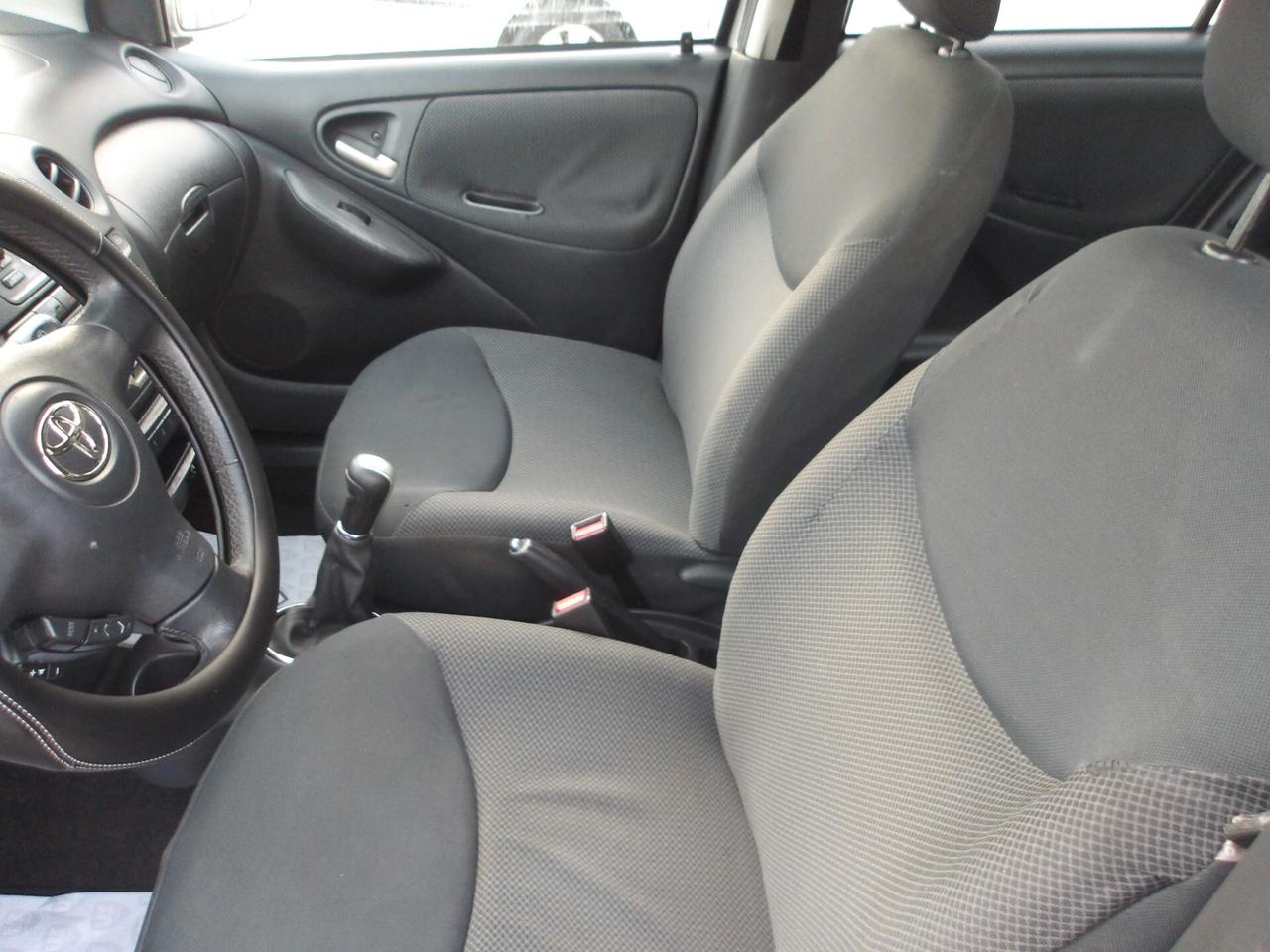 TOYOTA YARIS 1.3 BENZ-2005