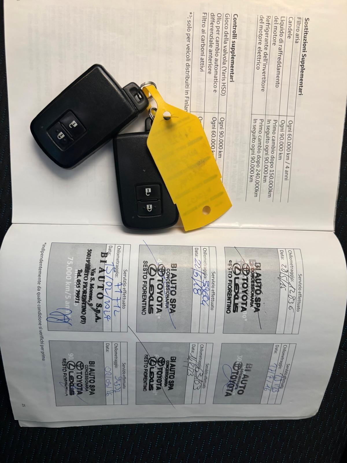 Toyota Yaris 1.5 Hybrid 5 porte Lounge Più GARANZIA UFFICIALE 3 ANNI TAGLIANDI CERTIFICATI KM ORIGINALI