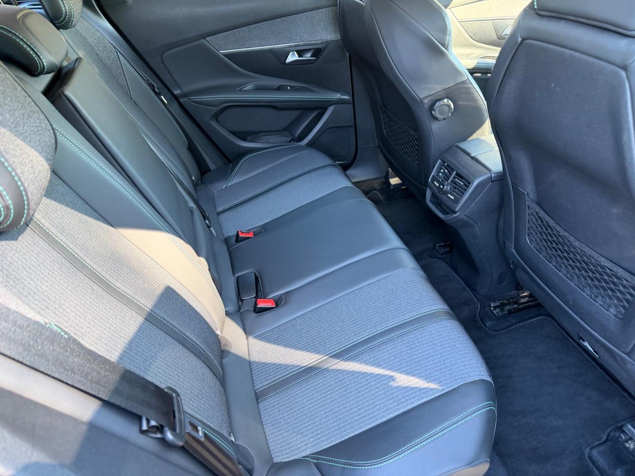 Peugeot 3008 BlueHDi 130 S&S EAT8 Allure