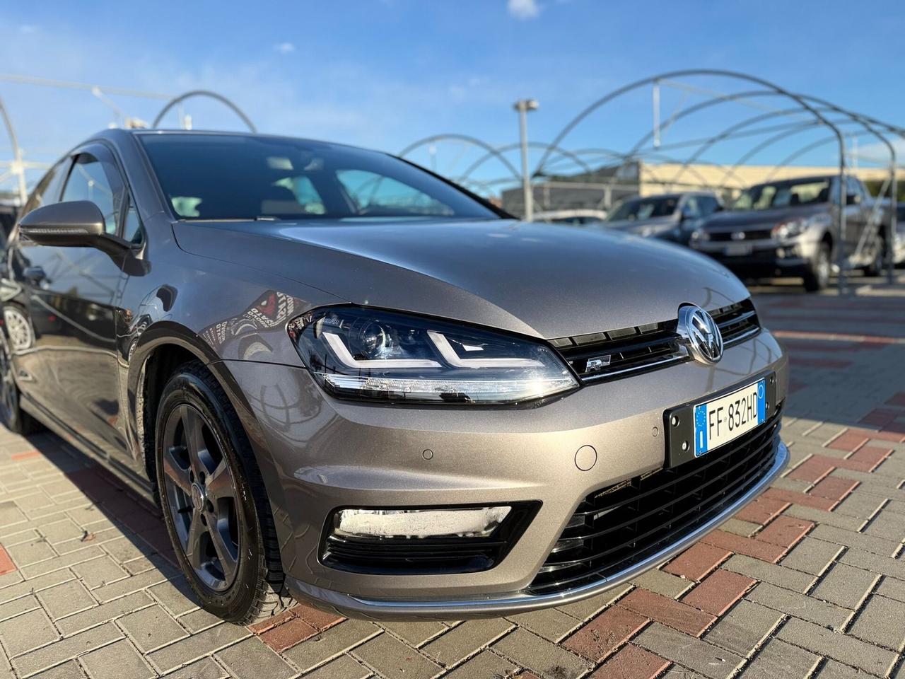 Volkswagen Golf 1.6 TDI 110 CV DSG R-LINE