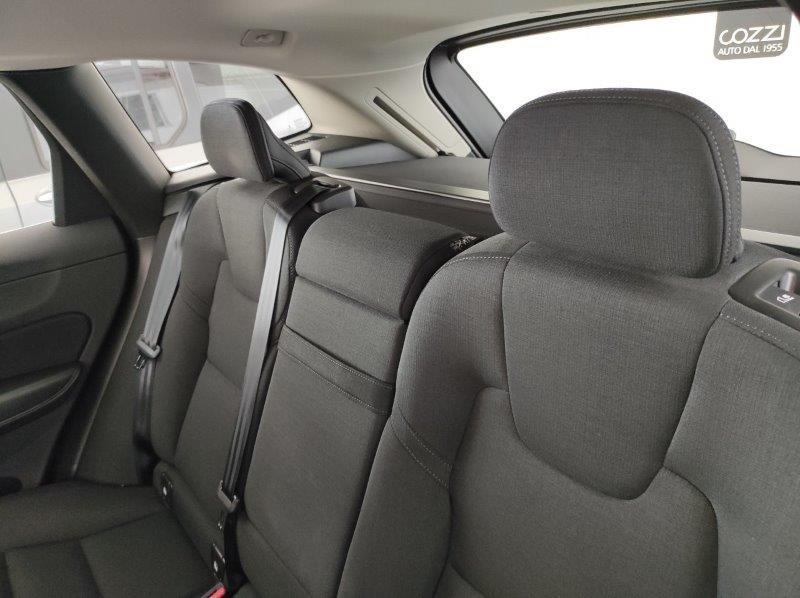 VOLVO XC60 B4 (d) AWD Geartronic Business Plus