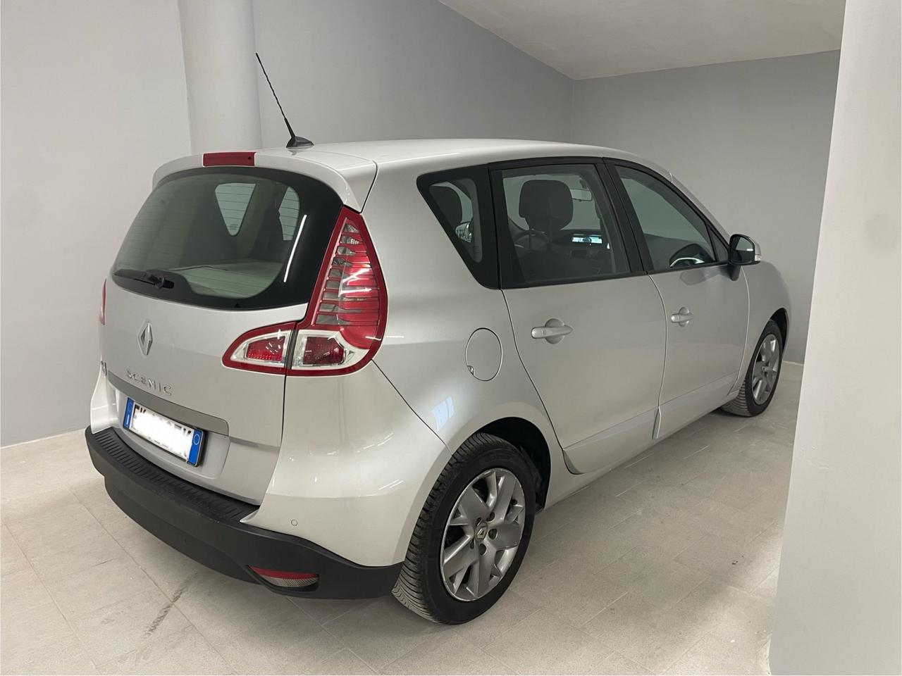 Renault Scenic Scénic 1.6 GPL Attractive Navi