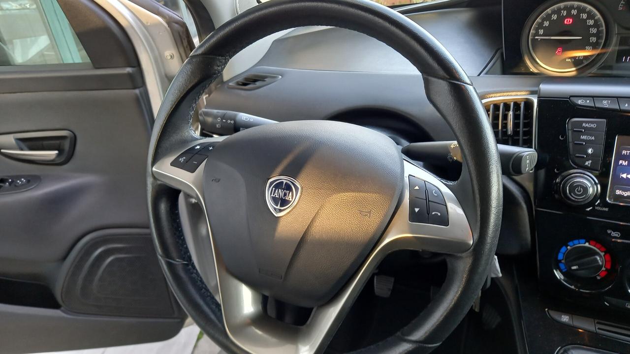 Lancia Ypsilon 1.0 FireFly 5 porte S&S Hybrid Gold