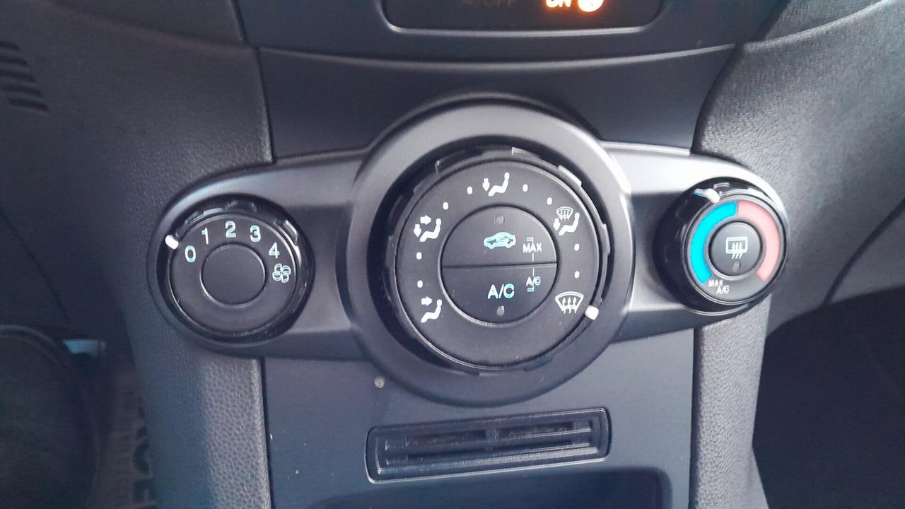 Ford Fiesta 1.4 5p. Bz.- GPL Titanium