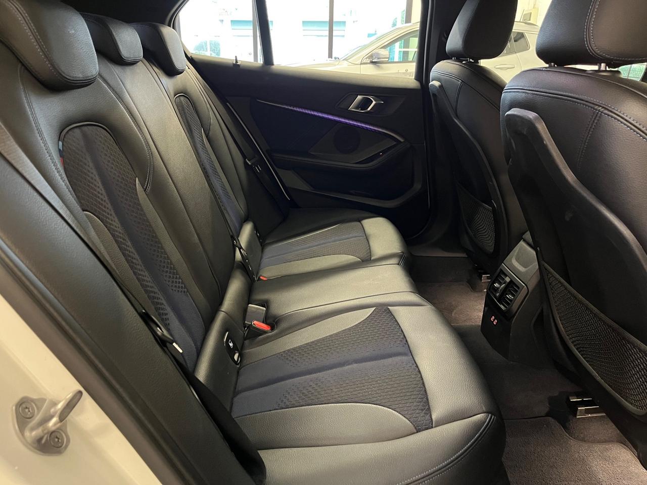 Bmw 118 118d 5p. Msport