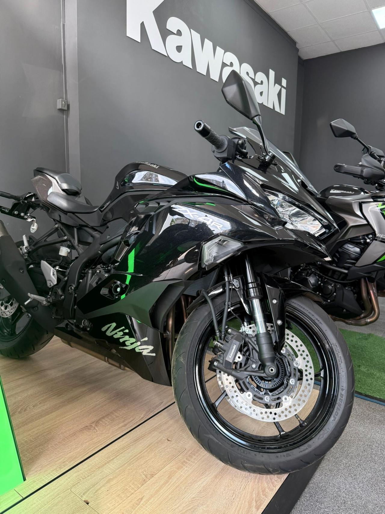 Kawasaki Ninja ZX-4 R RACING