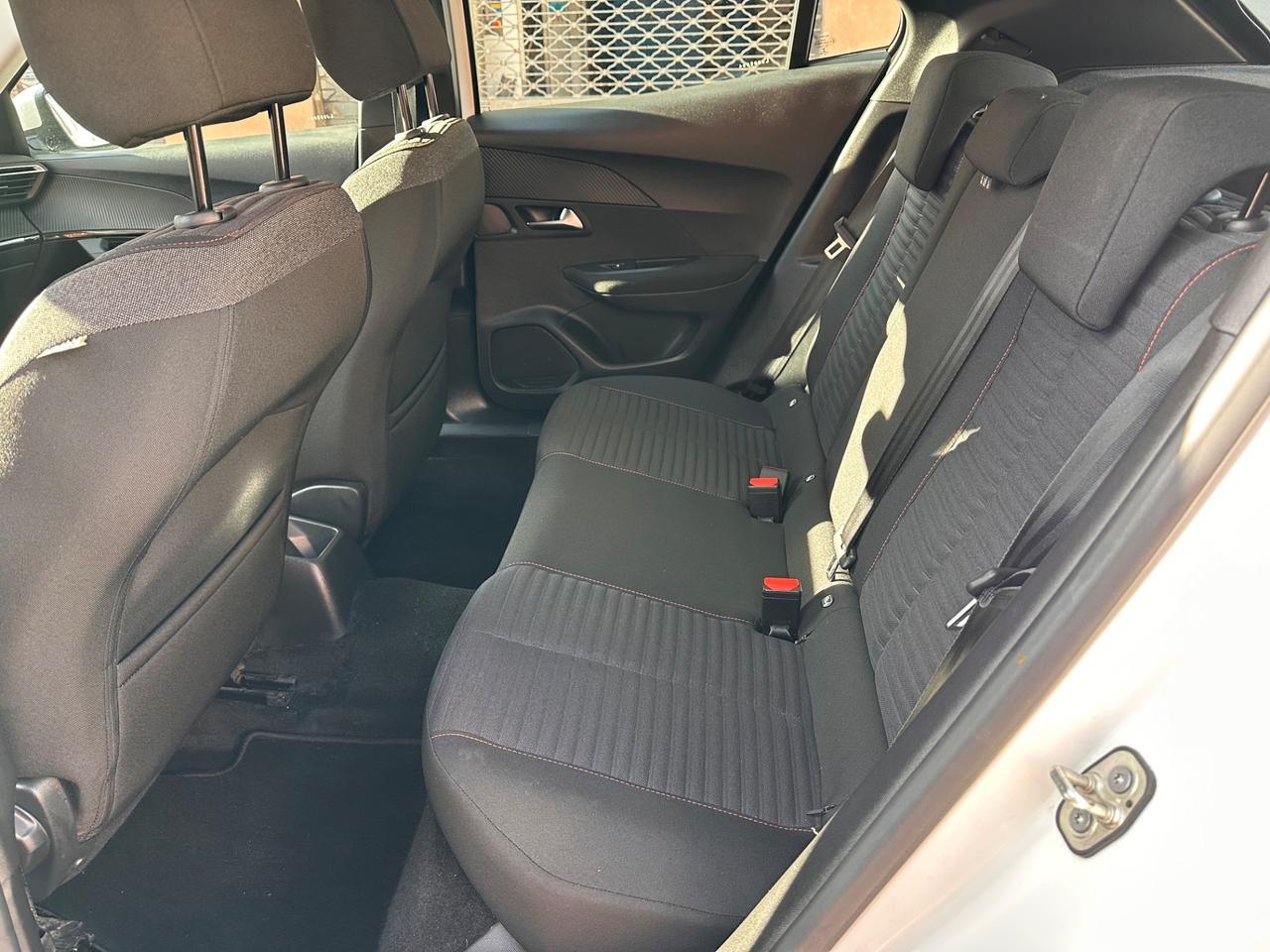 Peugeot 2008 PureTech 100 S&S Active Pack Business - Navi