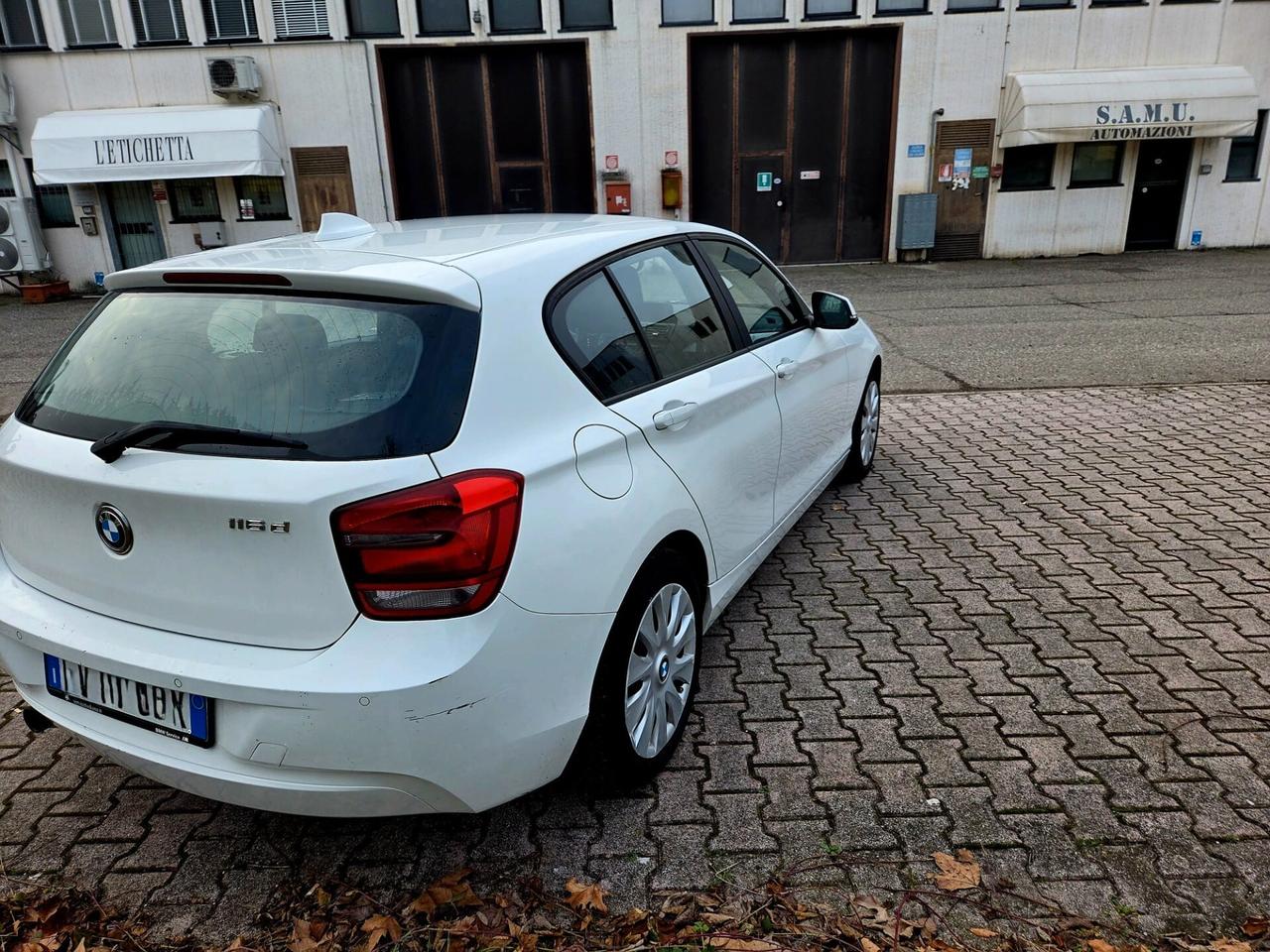 Bmw 116 116d 5p. Unique