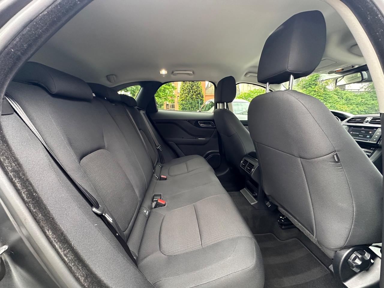 Jaguar F-Pace 2.0 D 180 CV AWD Prestige