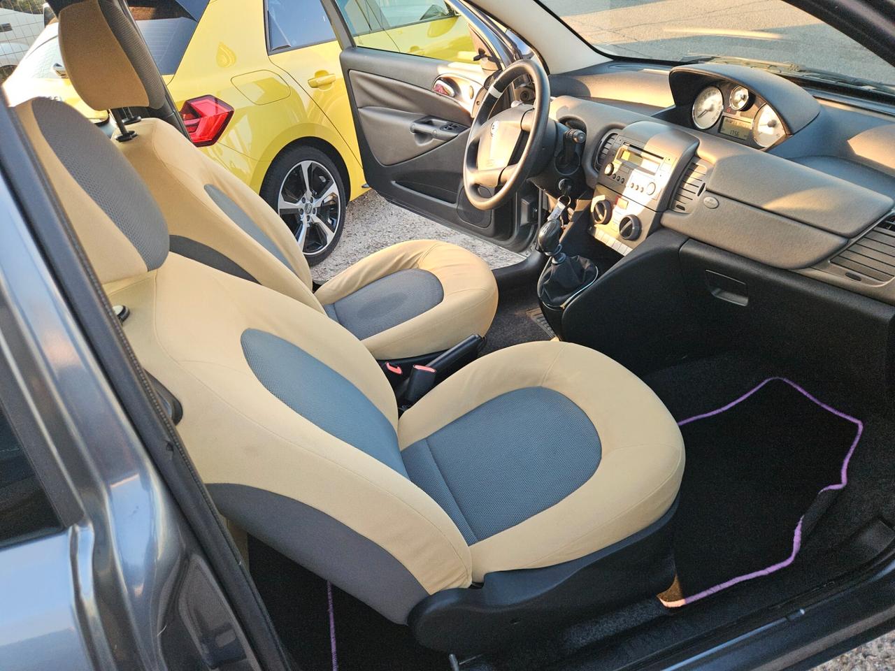 Lancia Ypsilon 1.2 16V Platino